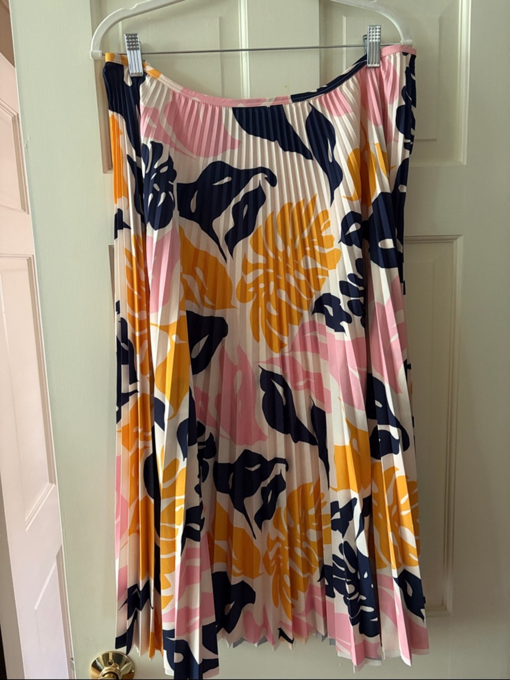 Cedric Charlier pleated midi summer skirt size XL but no size listed. side zip